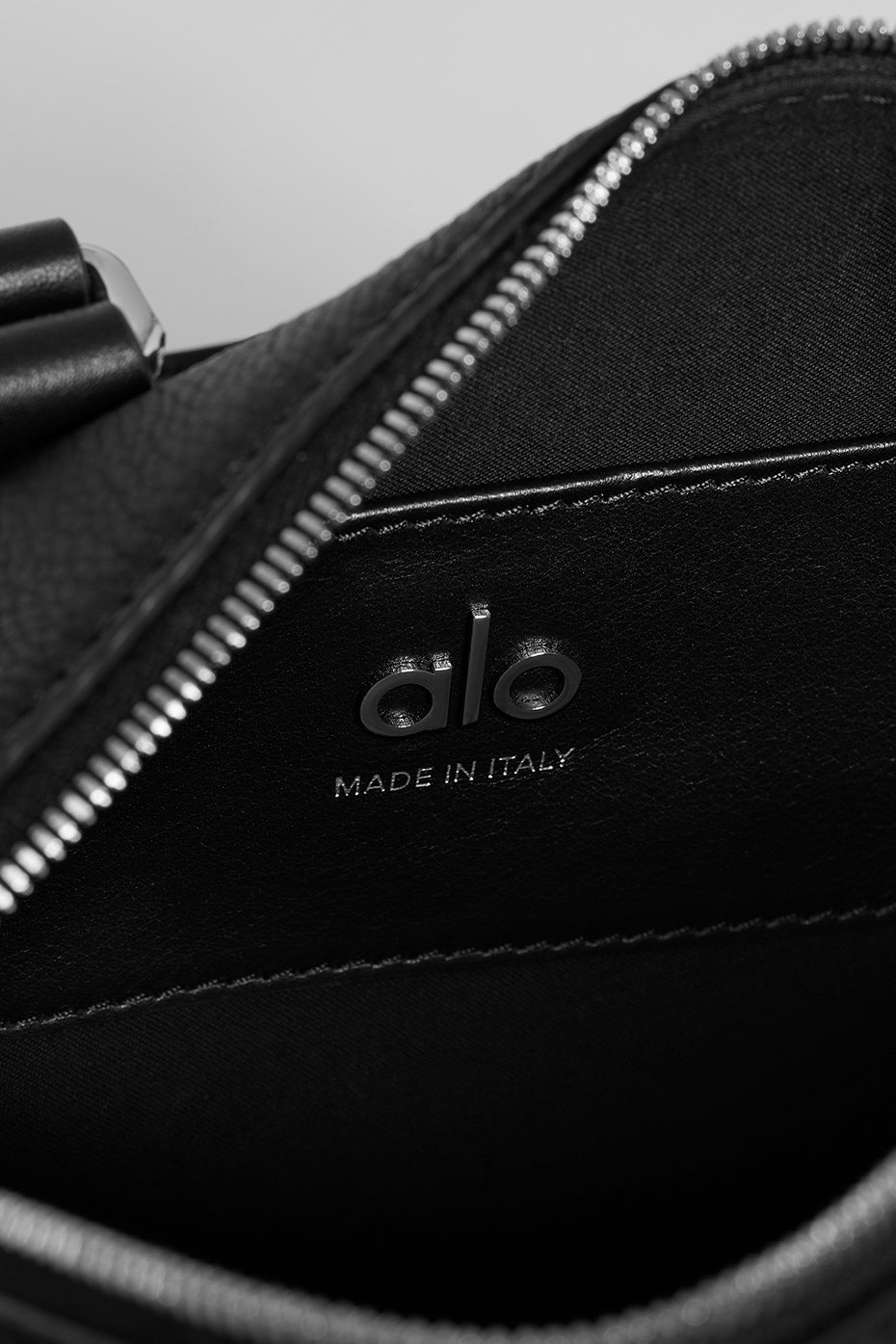 ALO Mini Voyage - Black Leather