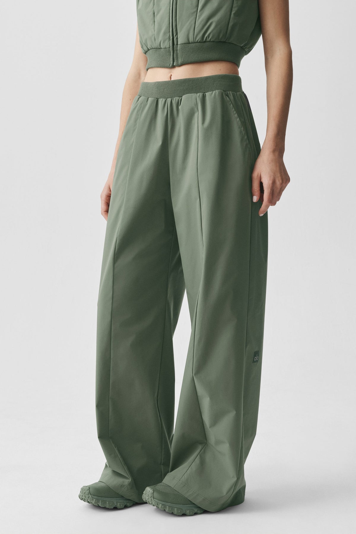 High-Waist Momentum Straight Leg Pant - Bamboo Green